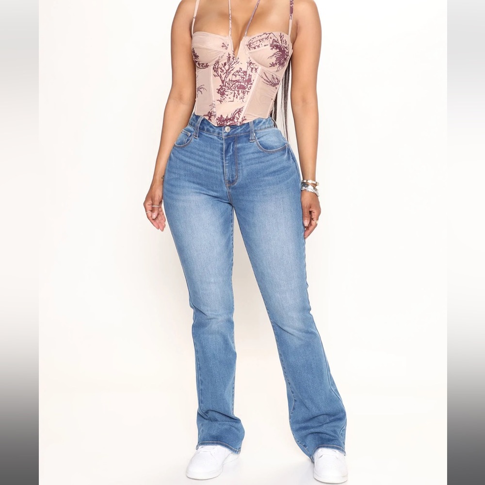 In the groove Bootcut Jeans-Medium blue wash